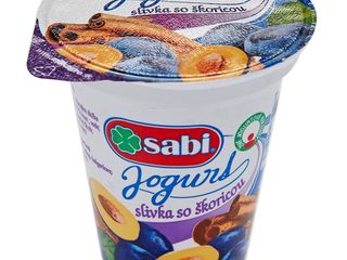 Jogurt slivka so škoricou